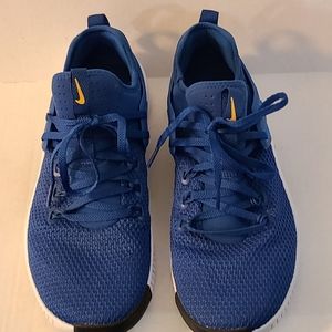 Nike Free Metcon Team Royal
Size 9